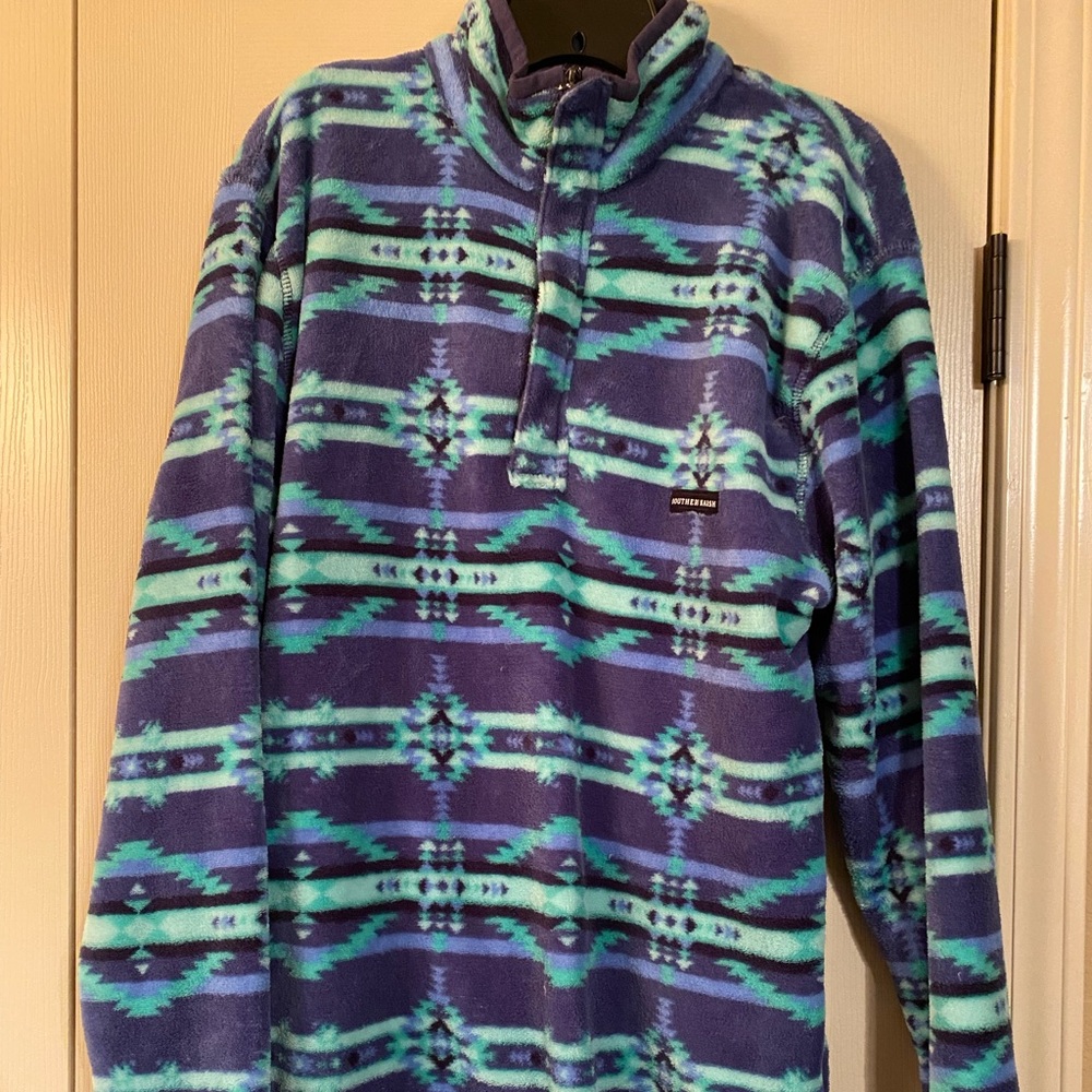 Women Southern Marsh fleece pullover.